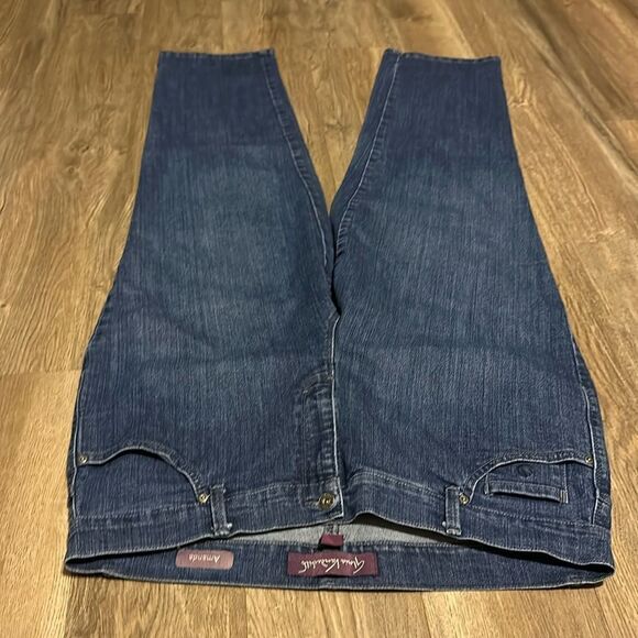 Gloria Vanderbilt | Your new favorite jeans are just a click away! - Picture 1 of 5